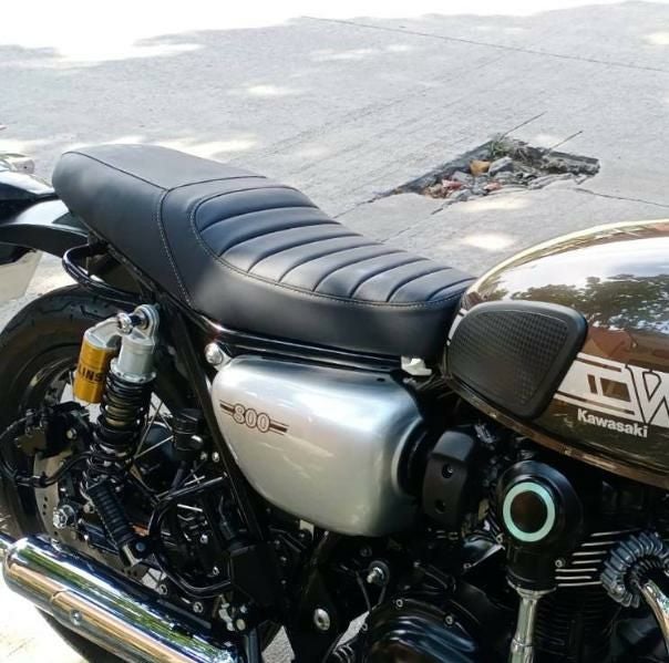 カワサキw400純正シート　美品　w650 カワサキ（Kawasaki） W650 シート 純正 中古 バイク 部品 EJ650A 後期