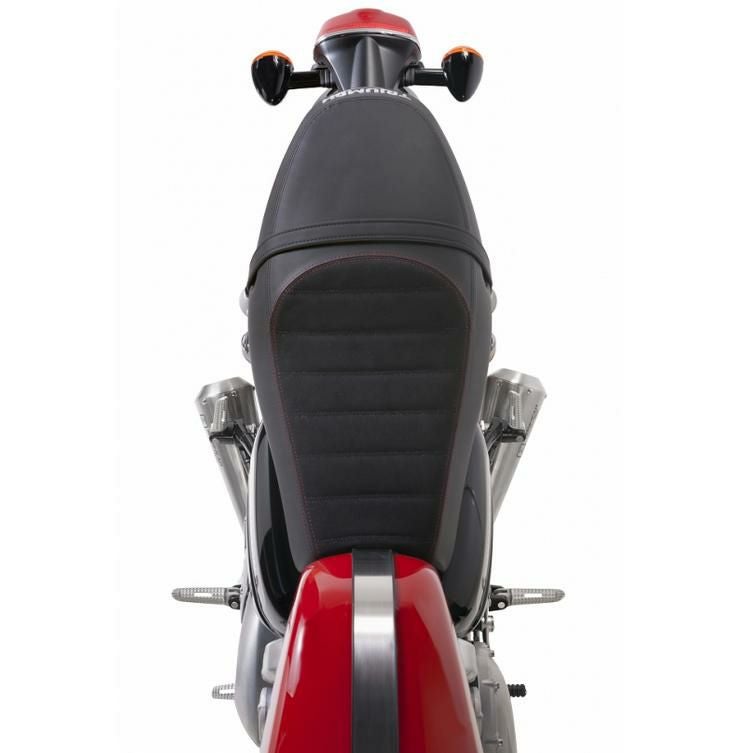 トライアンフ スピードツイン/スラクストン 16-24 スリップオン