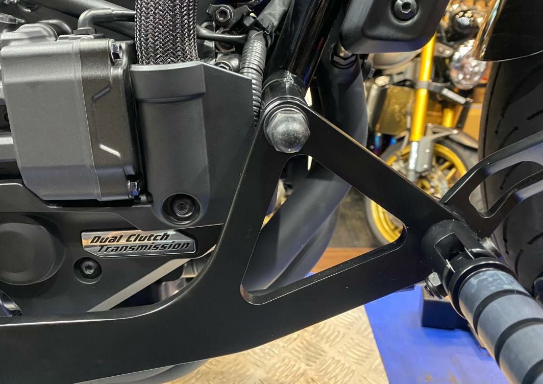 レブル 1100DCT 21- 30㎝ フォワードコントロールキット Highway Hawk