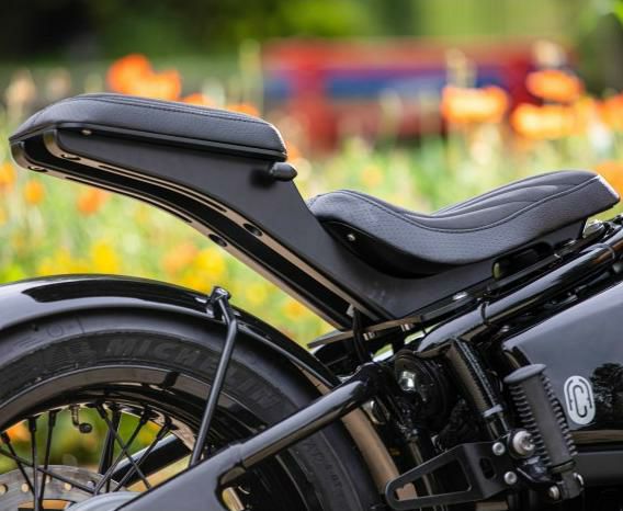 BMW R18 シングル ソロシート ”HOMAGE” | バイクカスタムパーツ専門店