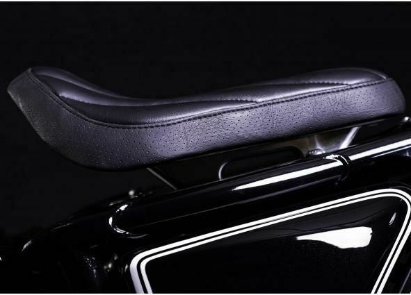 Corbin ヒーテッド ソロクラシック サドル R18 | バイクカスタムパーツ