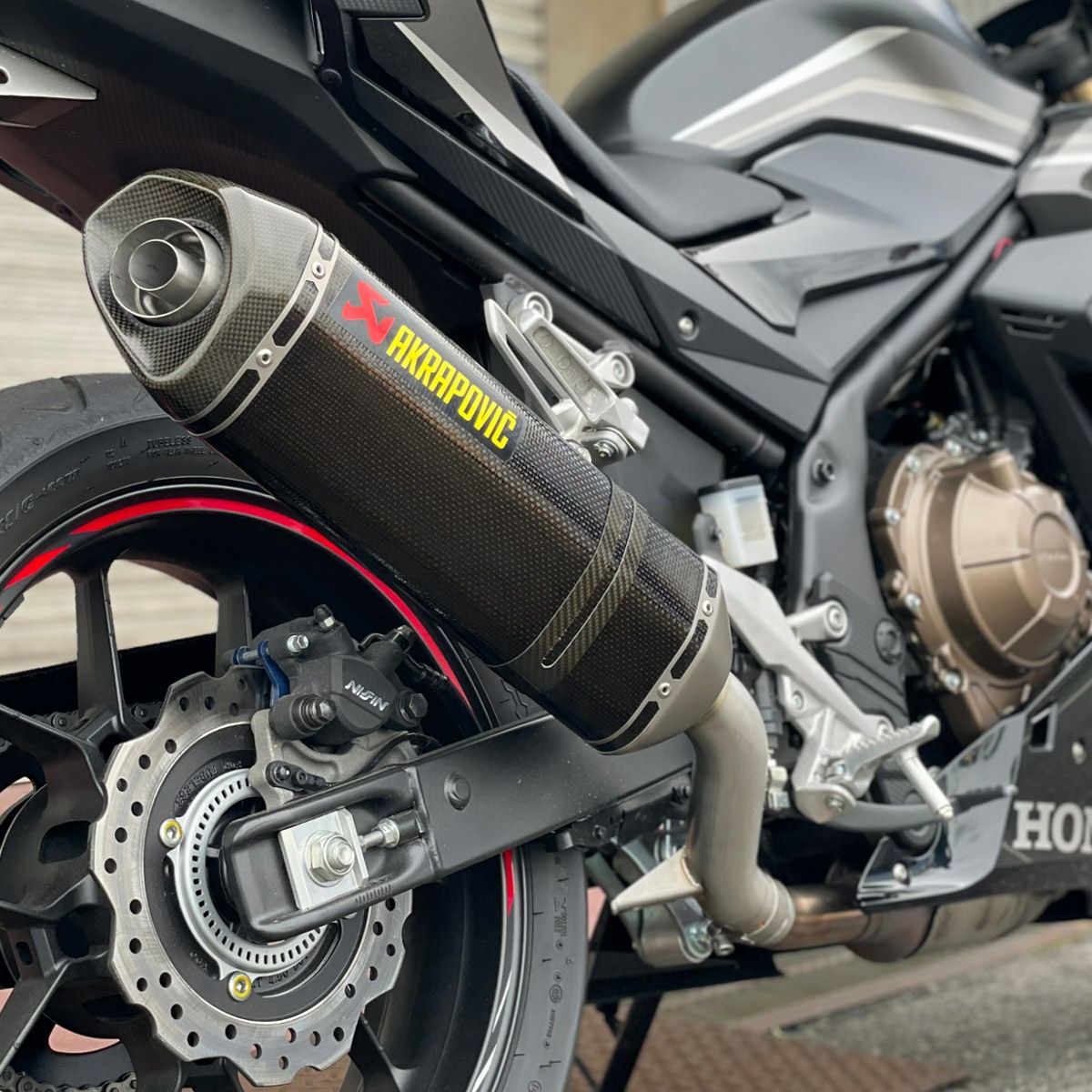 ホンダ CBR400R スリップオンマフラー(JMCA) アクラポビッチ | バイク
