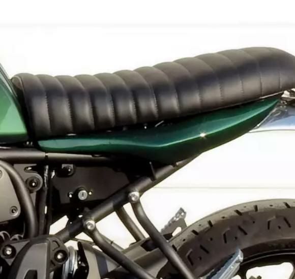 YAMAHA(ヤマハ純正部品) タンクサイドカバー AS 右側 YAMAHA XSR700