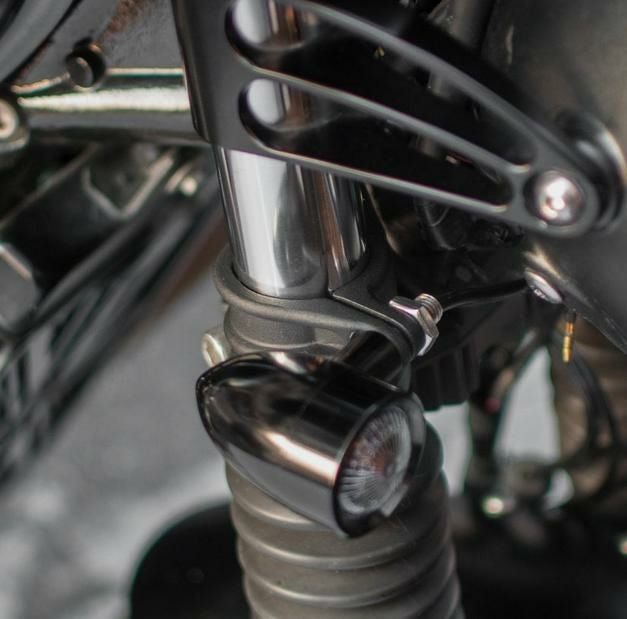 Motone ウインカーステー 41mmフォーク用 ボンネビル | バイクカスタム