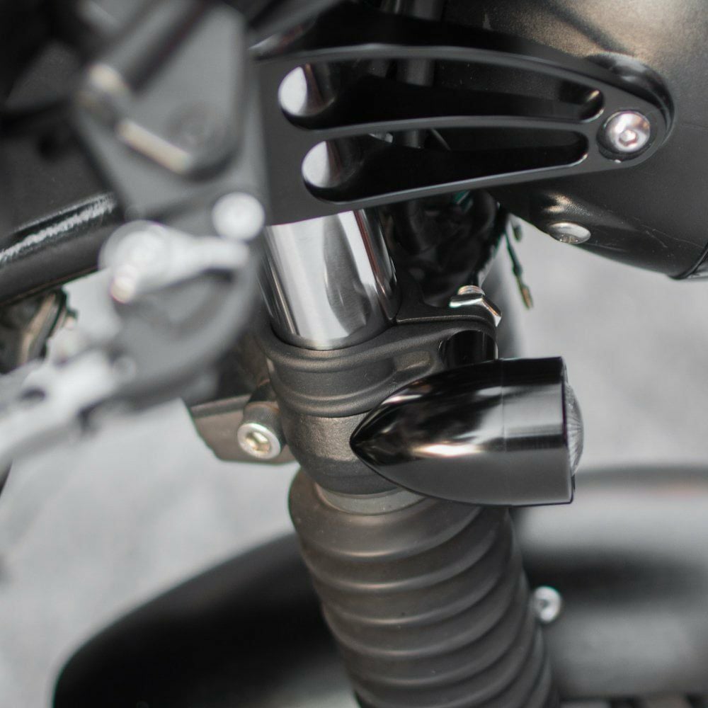 Motone ウインカーステー 41mmフォーク用 ボンネビル | バイクカスタム