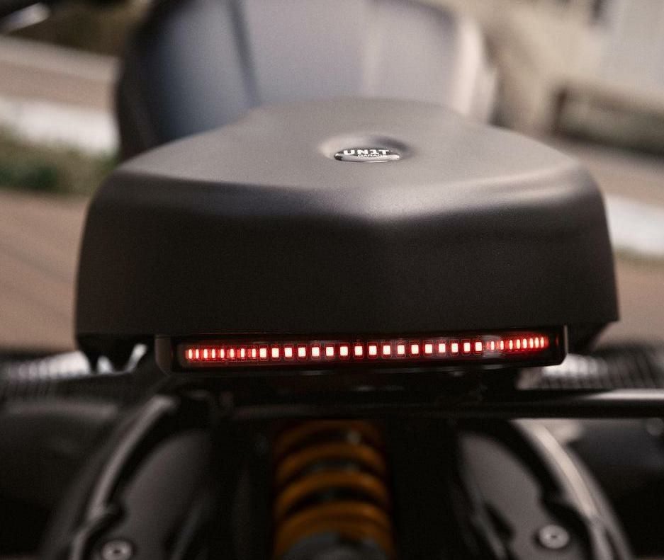 ★値段交渉有り R18 フロントウインカー ブラッシュ FCRオリジナル BMW R18 ウインカー & ストップランプ付き ブラッシュ FCRオリジナル