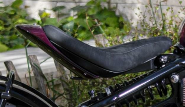 BOBBER ボバー バーチカルリブ コブラシート トライアンフ MOTONE