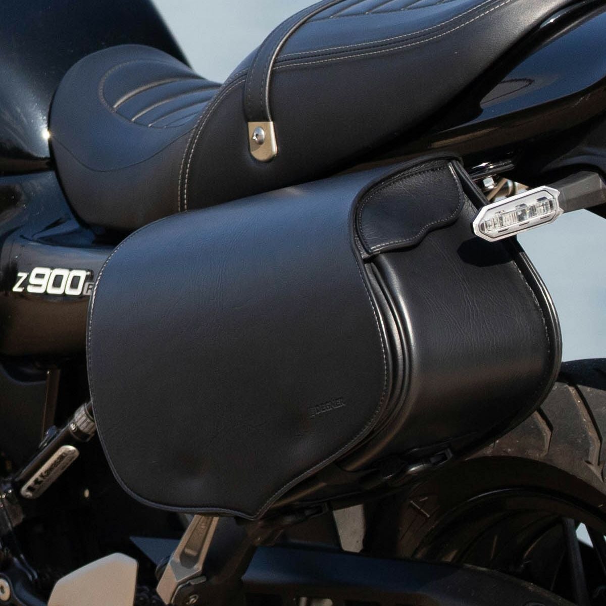 カワサキ Z900RS/CAFE シンセティックレザーサドルバッグ 9L ブラック
