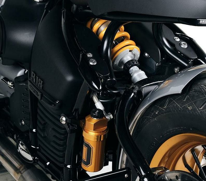 BMW R18 リアサスペンション ユニットガレージ & オーリンズ | バイク