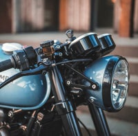 トライアンフ スラクストン1200 ヘッドライト＆スピードメーターロアリングキット ブラック RAISCH_1