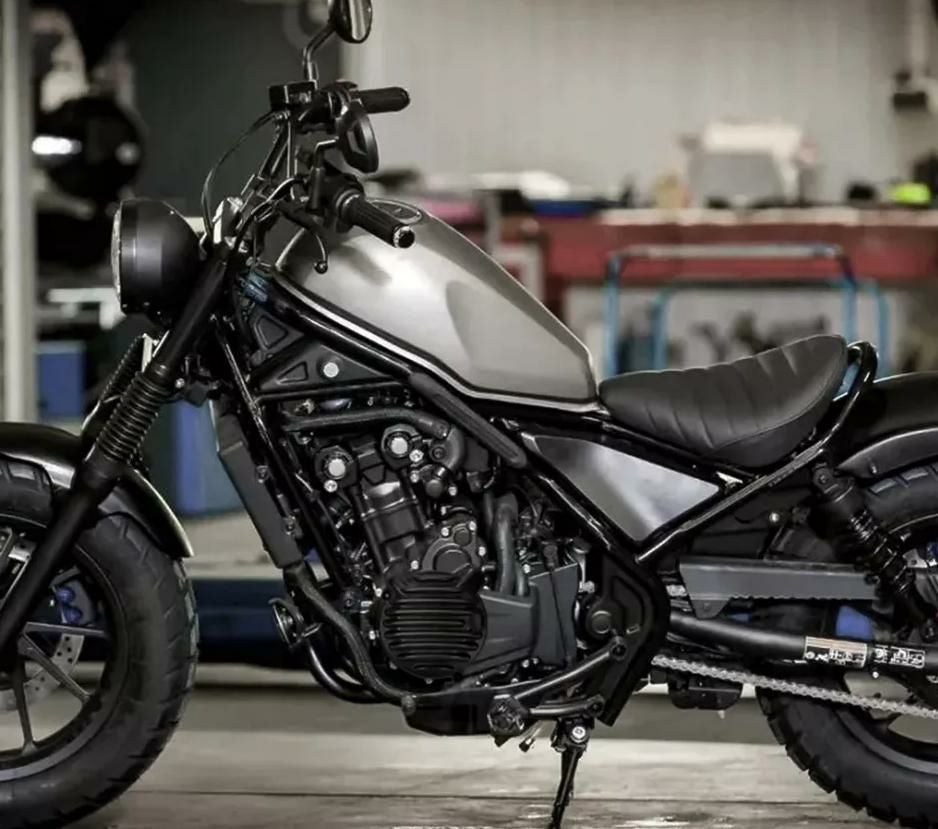 レブル250/300 20-22 エンジンカバー ブラック | バイクカスタムパーツ