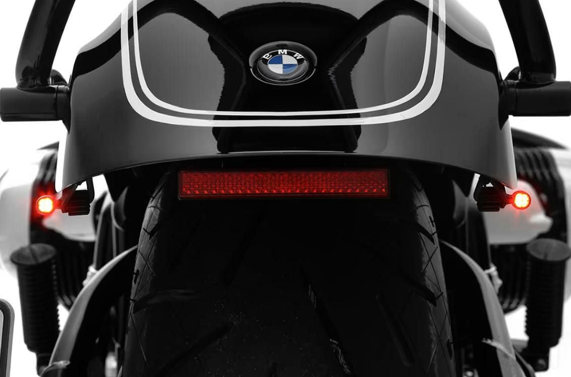 R18 リヤウインカー、ナンバー灯ユニット BMW R18 サイドナンバープレートマウントKIT ブラック ワンダーリッヒ