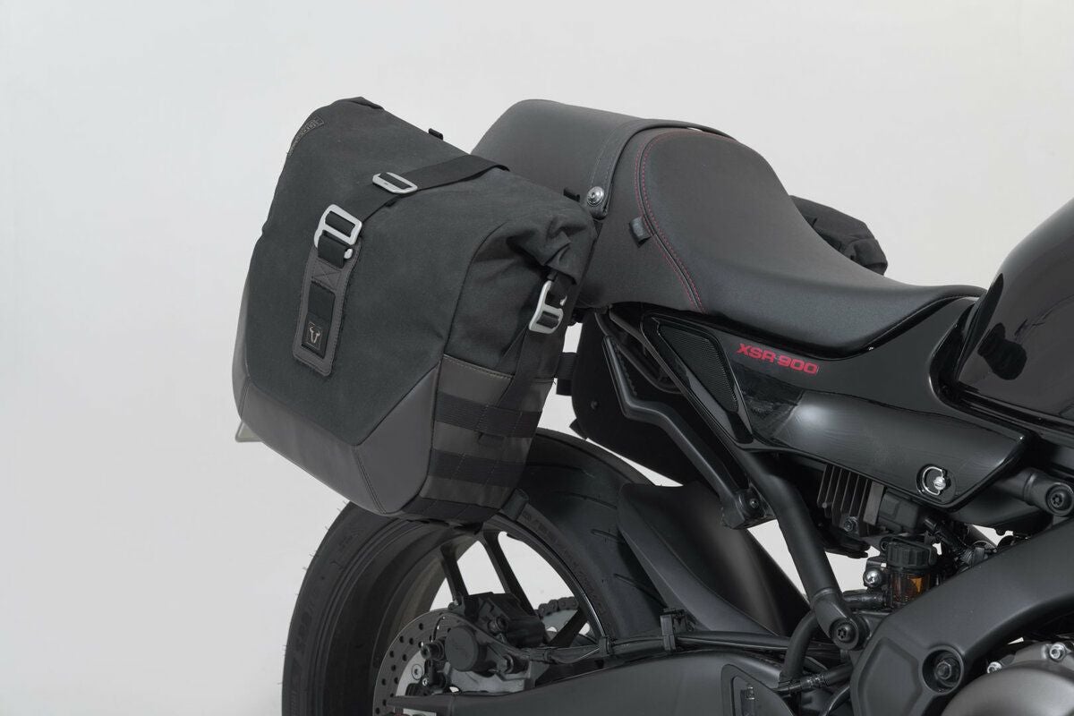 新品未使用　XSR900 サイドバック　 SWモテック左　ステー付き YAMAHA XSR900「XSR900にサイドバッグつけました（SW-MOTECH