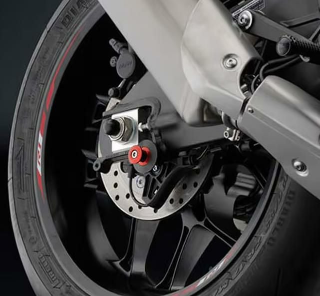 YZF-R6用リアホイール純正ディスク付 YZF-R6用リアホイール純正