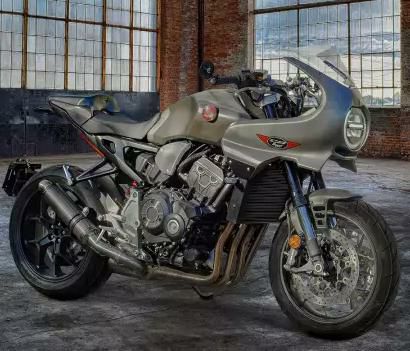 cb1000r(sc80) 純正サイドパネル 純正ならではの調和感に注目