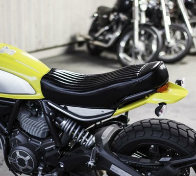 Ducati スクランブラー ダブルシート モーターロック | バイクカスタム 