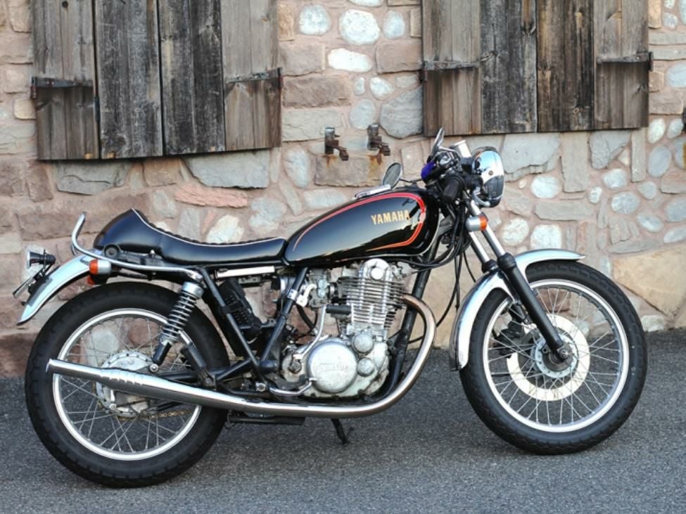 ヤマハ SR400/500 カフェレーサーシート Type3 モーターロック