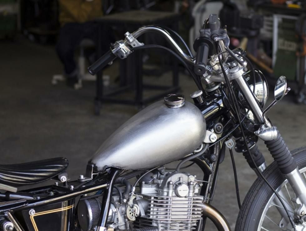 ぽん酢　SR400インジェクション用マスタングタンク ヤマハ SR400/500 マスタングタンクキット ローマウント モーター
