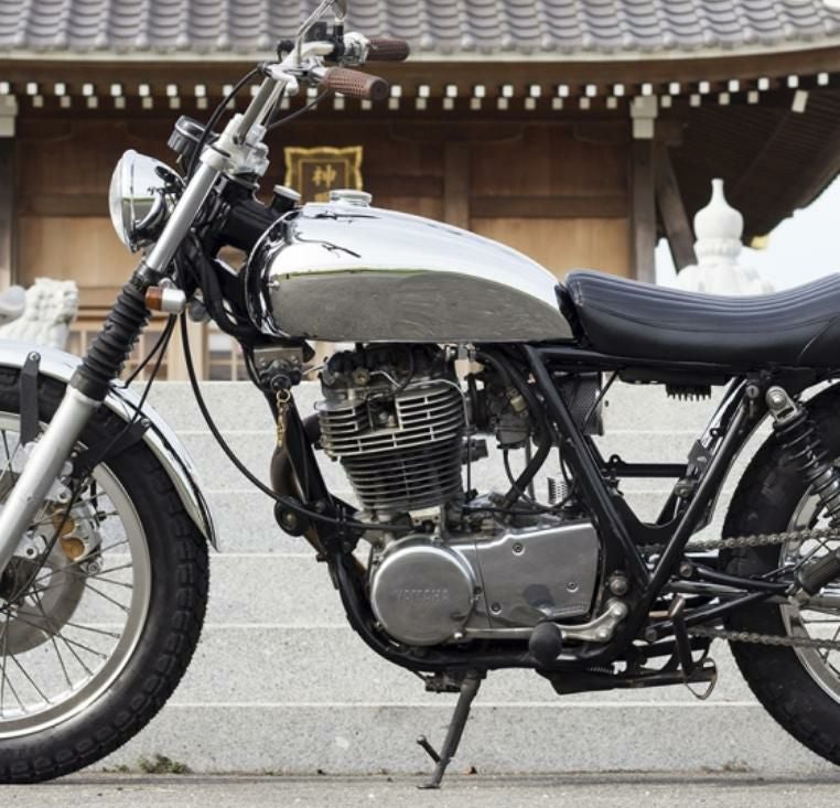 ヤマハ　ＳＲ４００　トライアンフ・ボンネビル風カスタム！！　ペイント綺麗！！　Ｋ＆ＨのＳＲ専用ボンネビルタンク ヤマハ SR400/500 ボンネビルタンクキット クローム モーターロック