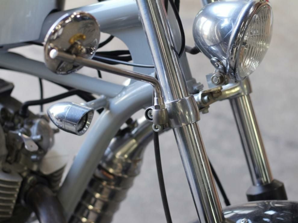ヤマハ SR400/500 新型ニールックミラーブラケット モーターロック