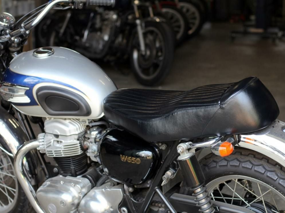 モーターロック　カワサキ W650 薄型ベーツタイプ TTシート 中古 カワサキ W650/400/800 薄型ベーツタイプ TTシート モーターロック