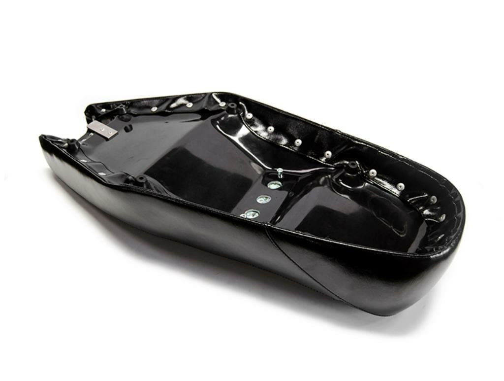 バイクシート ブラック　w400 w650 Amazon | W650 W400 黒 皮 タックロール シート/ブラック