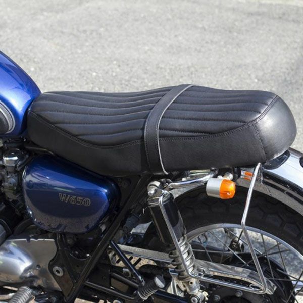 バイクシート ブラック　w400 w650 Amazon | W650 W400 黒 皮 タックロール シート/ブラック