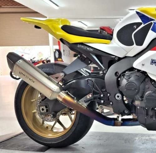 Akrapovic (アクラポヴィッチ) フルエキゾーストマフラー・Racing Line