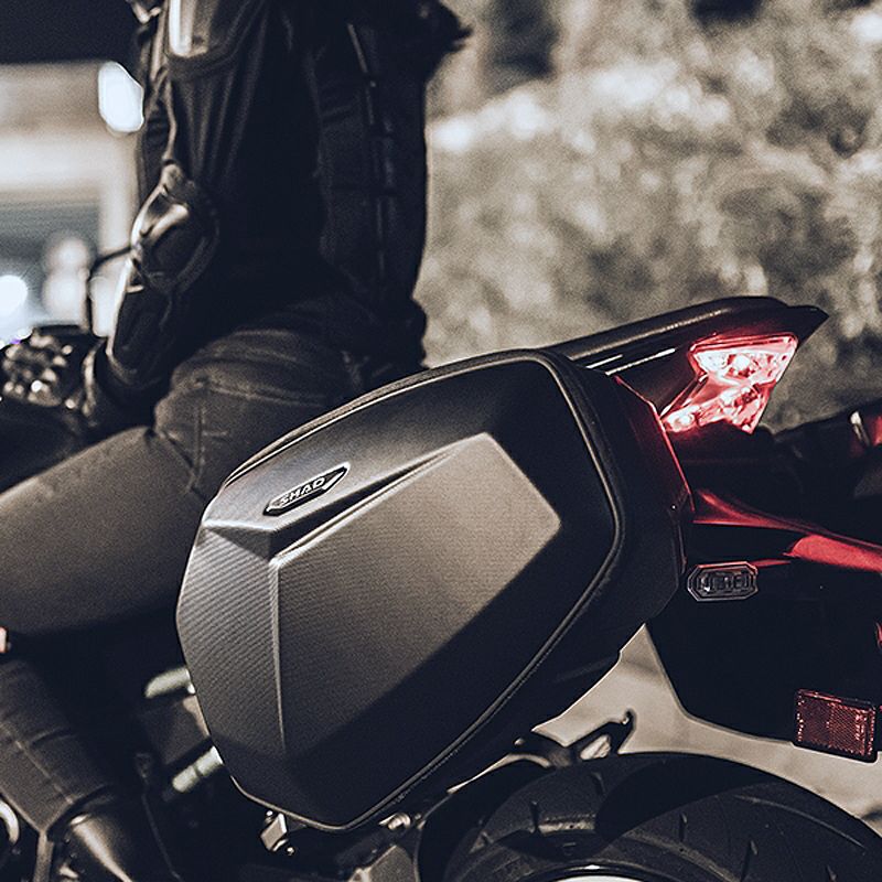 SHAD E48SR スポーツサイドバッグセット 片側15L (ブラック) | バイク