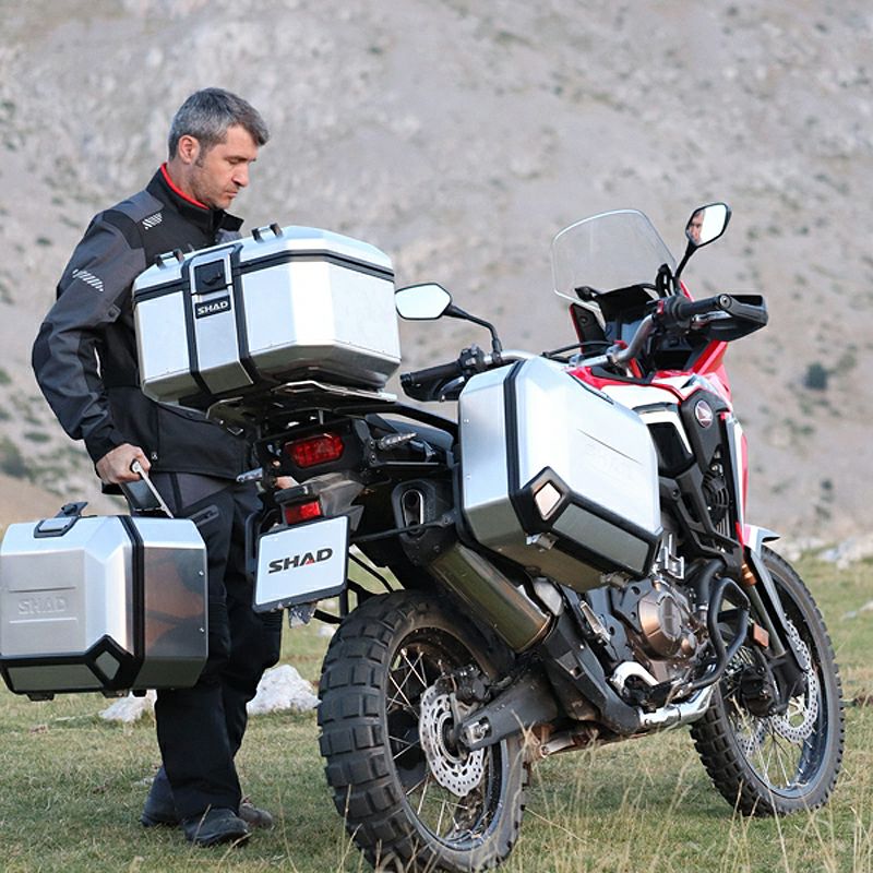 トップケース　SHAD TR37 SHAD TR37 TERRA アルミトップケース 37L (シルバー) | バイクカスタム