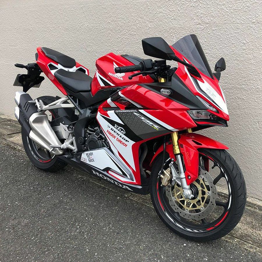 ホンダ CBR250RR スクリーン(スモーク) ACRY Point | バイクカスタム