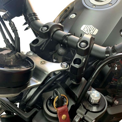 ヤマハ XSR900 2015-2022- ハンドル ライザー 30mmUP 25mmBACK ブラック VOIGT MOTO TECHNIK_1