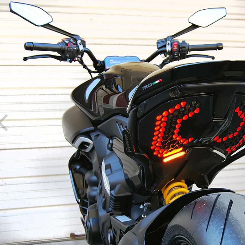 xディアベル 純正ライトカバー xディアベル 純正ライトカバー DUCATI（ドゥカティ） DIAVEL 純正