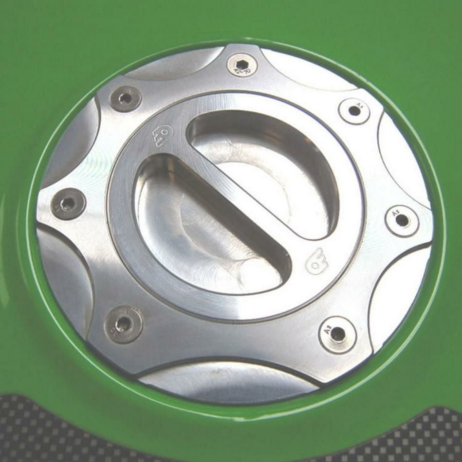 カワサキZR-7/S ZX-6R/7R/RR/ZZR110/ZZR600等 タンクキャップ Oberon