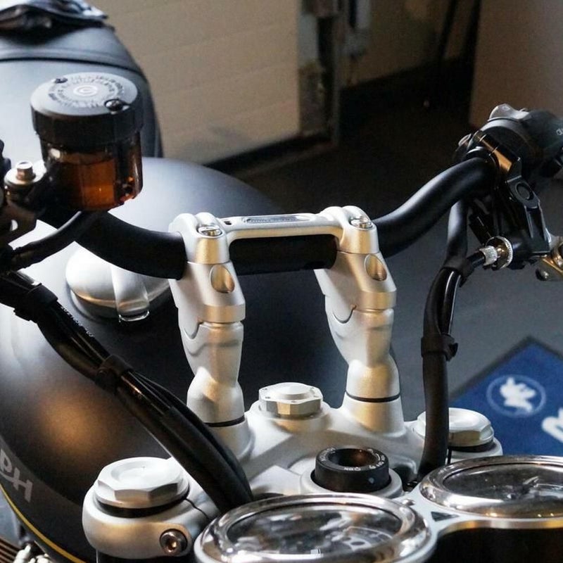 トライアンフ  スピードツイン1200 ハンドル ライザー 30mmUP  20mm Offset  VOIGT MOTO TECHNIK_1