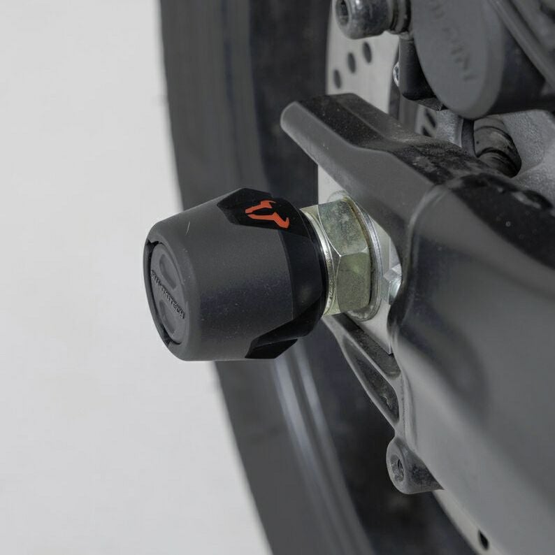 ヤマハ XSR900 2022-  リアアクスルスライダー SW-MOTECH_1