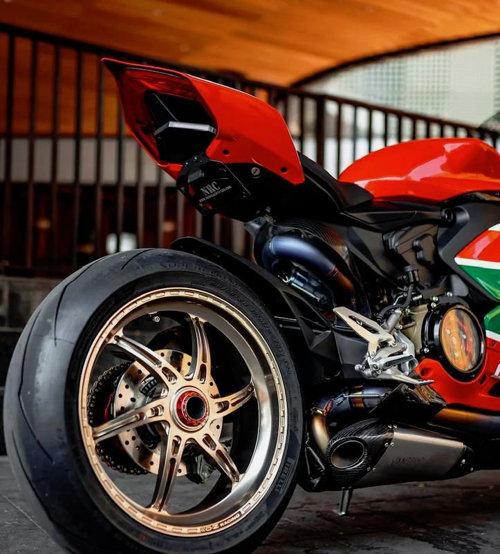 DUCATIpanigalev2/streetfighterV2 マフラーエンド ドゥカティ パニガーレ ストリートファイター V2 フルエキ マフラー