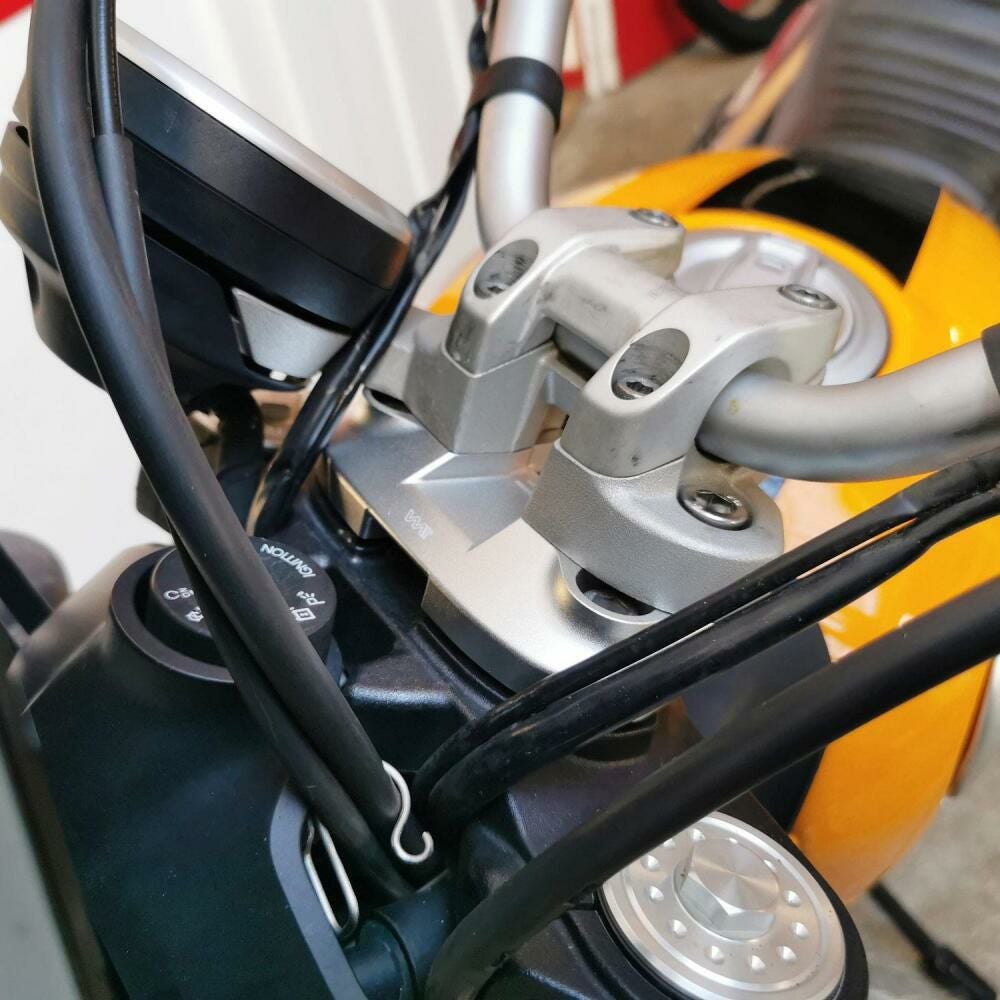 DUCATI スクランブラー ハンドル ライザー 25mmアップ 22mmオフセット