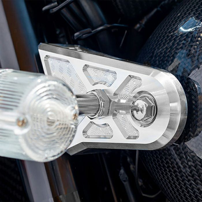 Z900RS/CAFE/SE ビレットハニカム・ヘッドライトステーカバー 汎用ウィンカー対応 (シルバー) アーキ_1