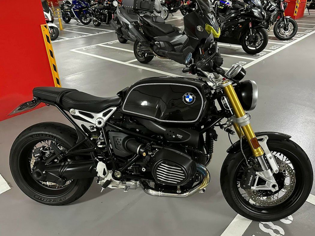 BMW R12/RnineTシリーズ 2021～ シリンダーヘッドカバー エンジン