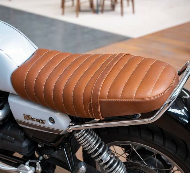 モトグッチV7Ⅲミラノ　シート モトグッチV7の張替え MOTO GUZZI V7Ⅲ - No-blog