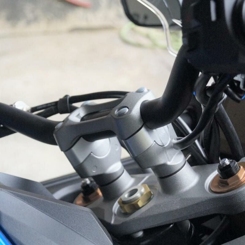 GSX-S1000/GT ハンドルバーライザー 20mmUP シルバー VOIGT MOTO