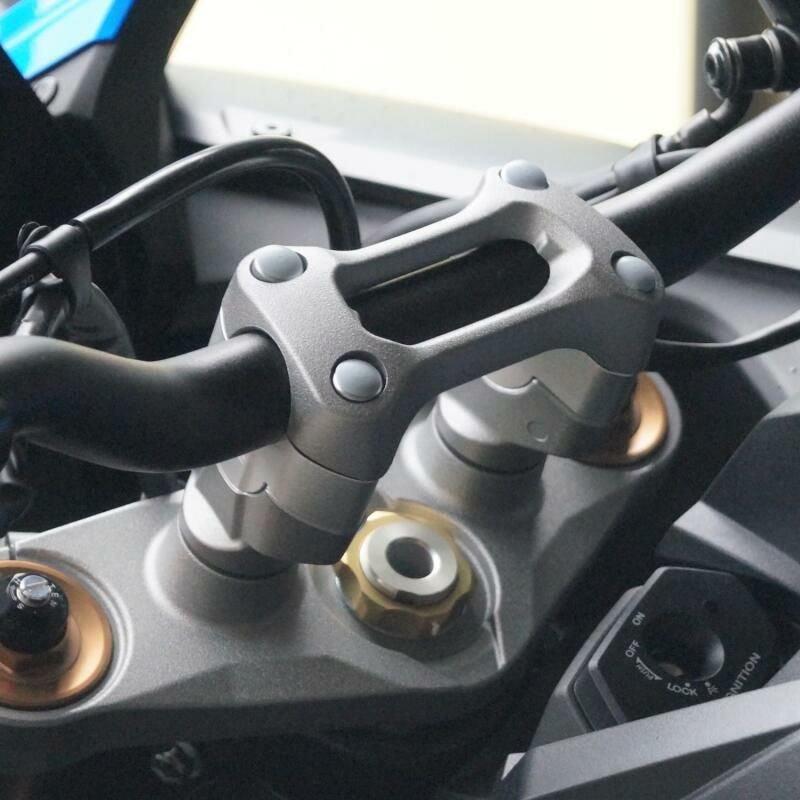 GSX-S1000/GT ハンドルバーライザー 20mmUP シルバー VOIGT MOTO