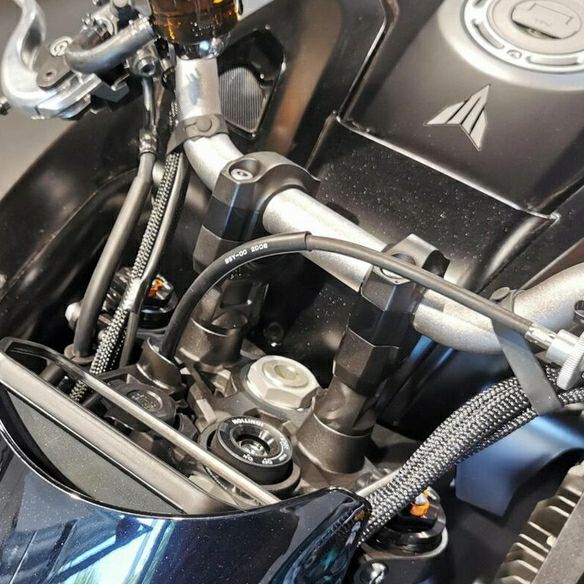 MT-10 22- ハンドルバーライザー 20mmUP ブラック VOIGT MOTO TECHNIK