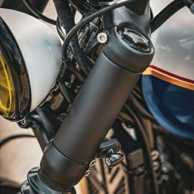 トライアンフ ボバー スピードマスター 47mm用 フォークカバー "The SPATZ" ウインカーステー付 Motone_1