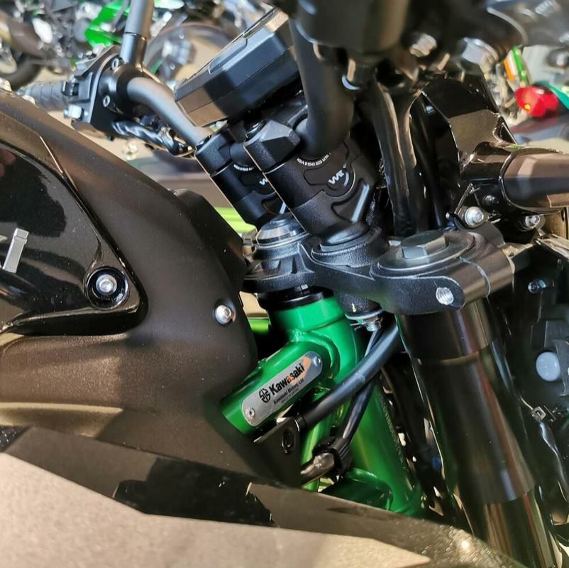 Z900 17-24 ハンドルバーライザー 25mm UP ブラック VOIGT MOTO