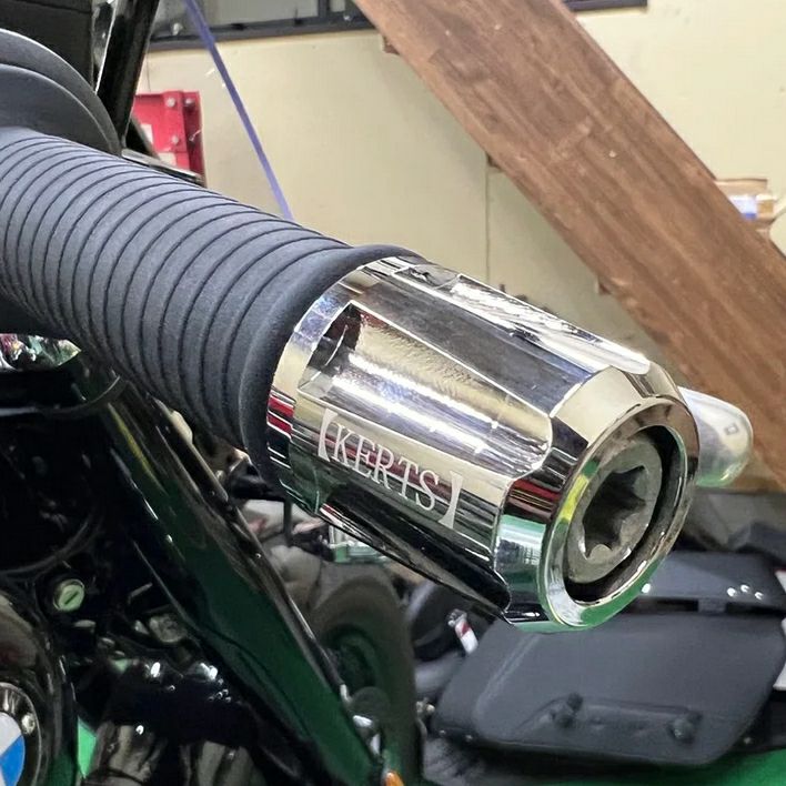 SHARK スリップオンマフラー SRC 4 チタニウム HUSQVARNA Svartpilen