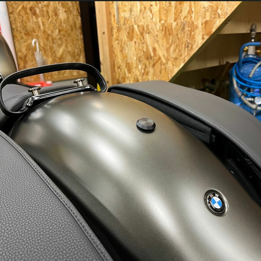BMW R18 FUTA シートスクリュー ブラック KERTS | バイクカスタム