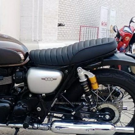 Nitro Heads バイクシート 黒　W800 W650 カワサキ Webike | NitroHeads ナイトロヘッズ ダブルシート W400(NT1357
