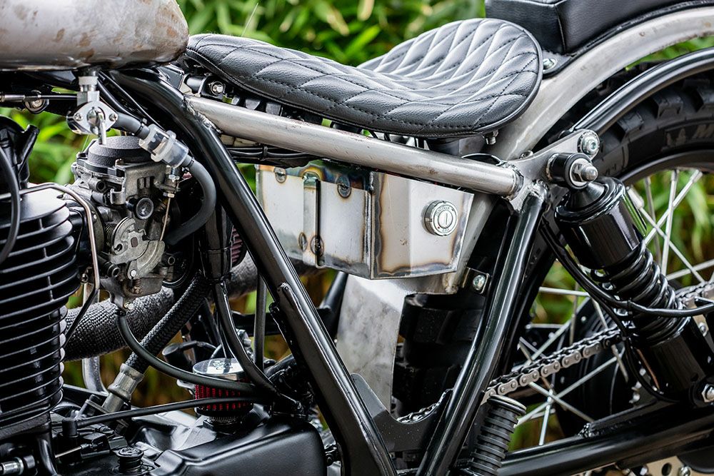 グッズ(GOODS) タンデムチョッパーシート ダイアモンド SR400/500